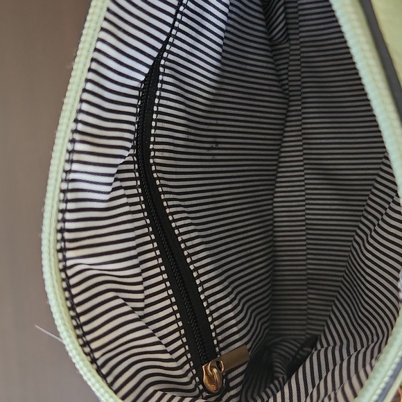 Deluxity Los Angeles, Vegan Green Purse, New - Picture 6 of 11